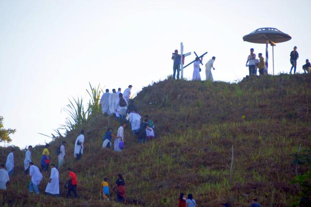 Devotees on Dunque Hill