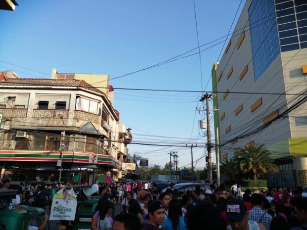 Malls' glass door, floor damaged by 6.1-quake in Central Luzon