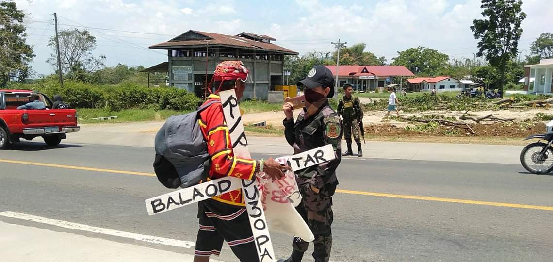 Cops hold 300 farmers in Bukidnon town