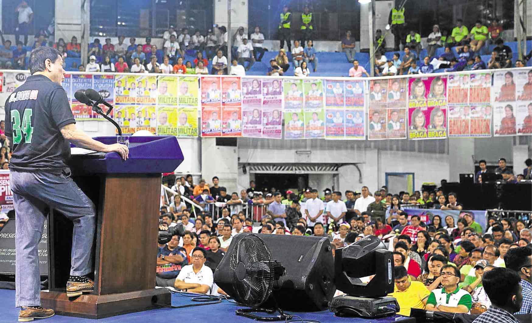Duterte tells supporters: OK to take cash for fare