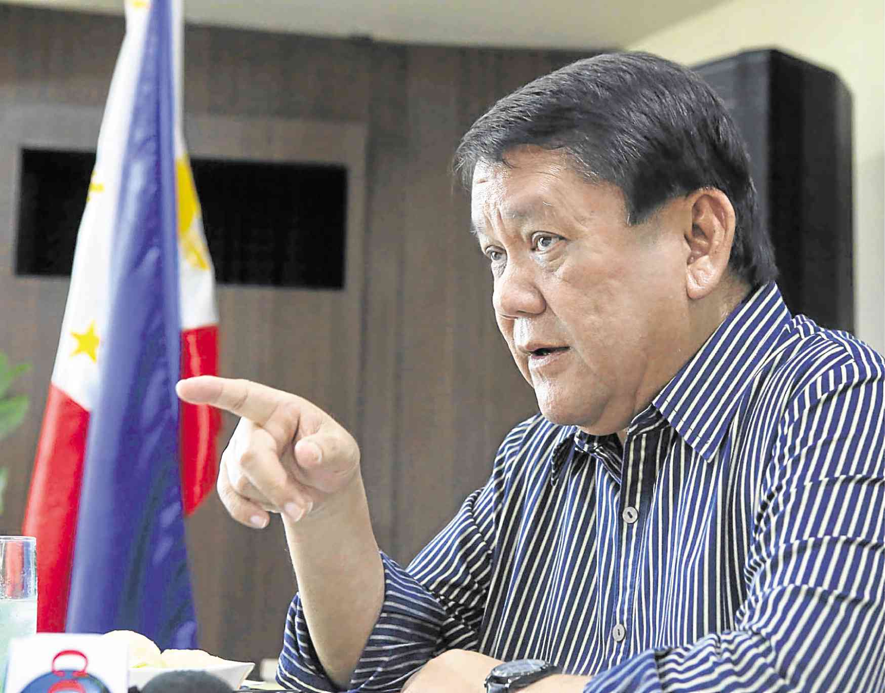Tomas Osmeña to face raps for taking with him office fixtures, says lawyer