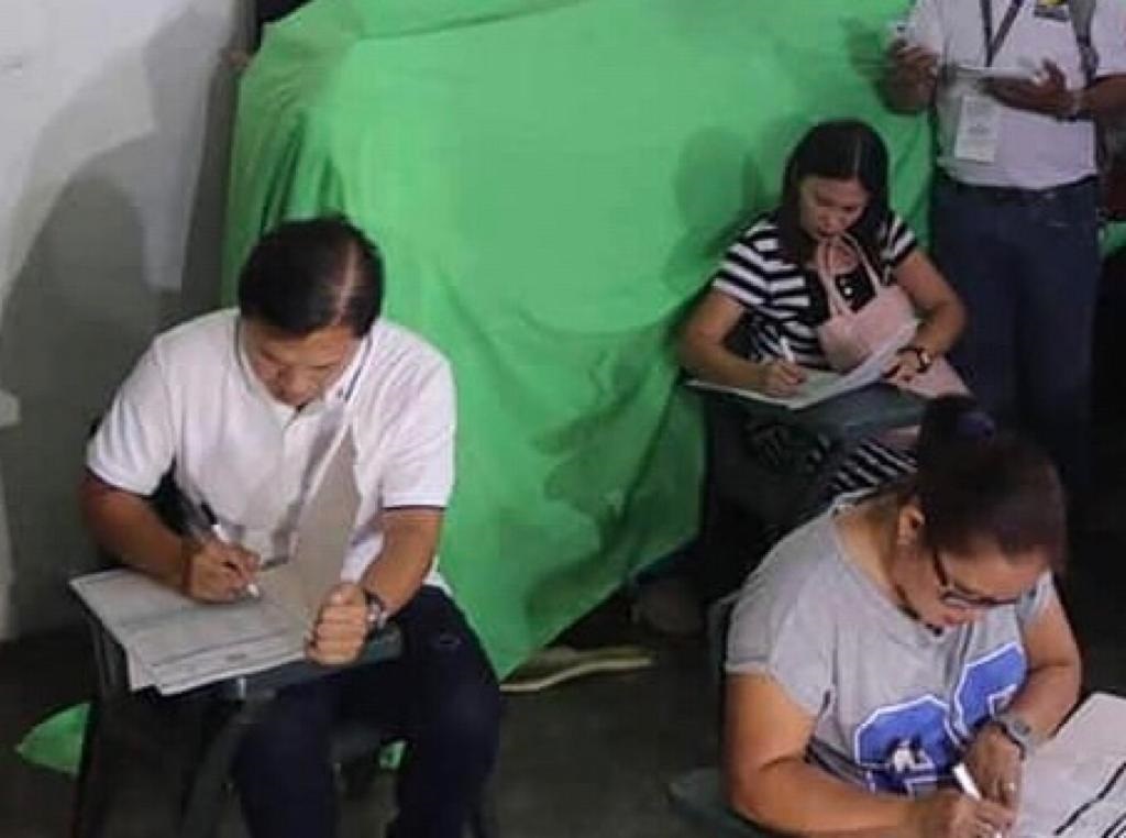 LOOK: Bong Go prays for Duterte, ‘enlightenment’