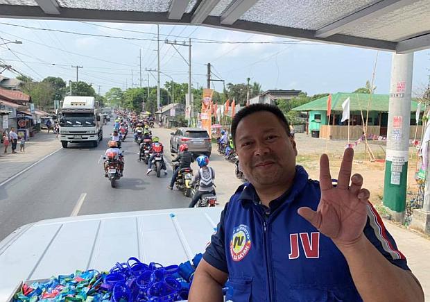JV Ejercito on campaign trail