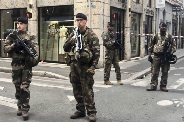 French antiterrorist soldiers
