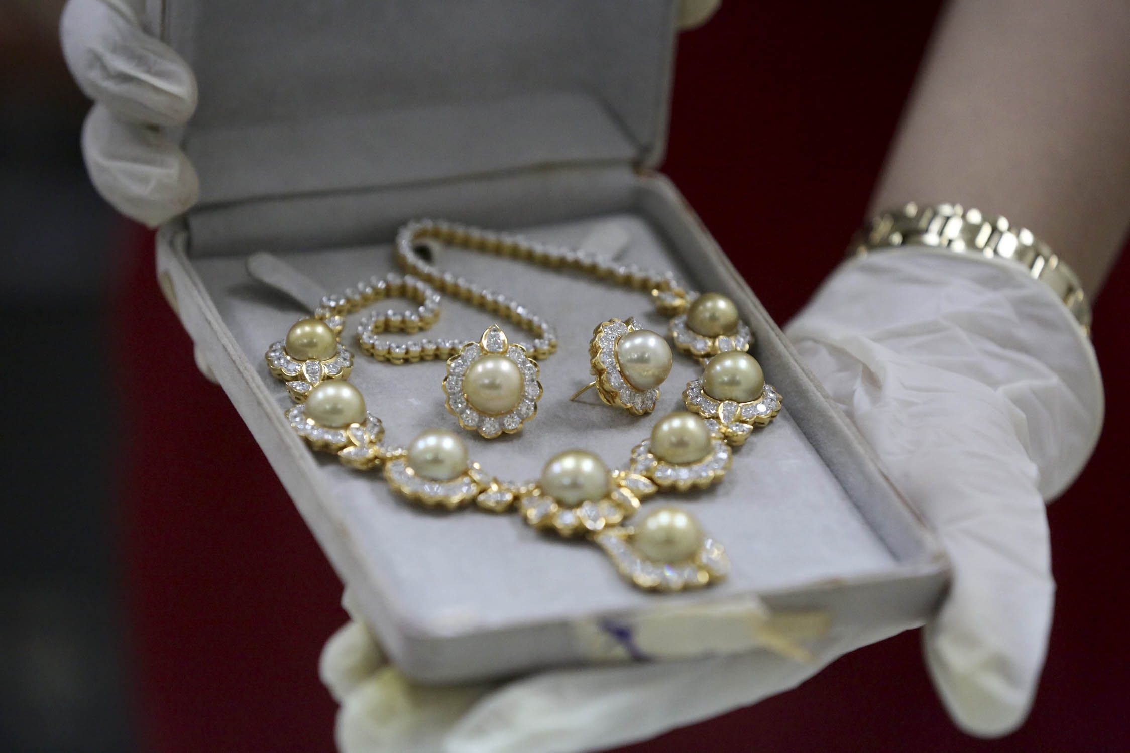 New board to manage fund from auction of Marcos gems urged