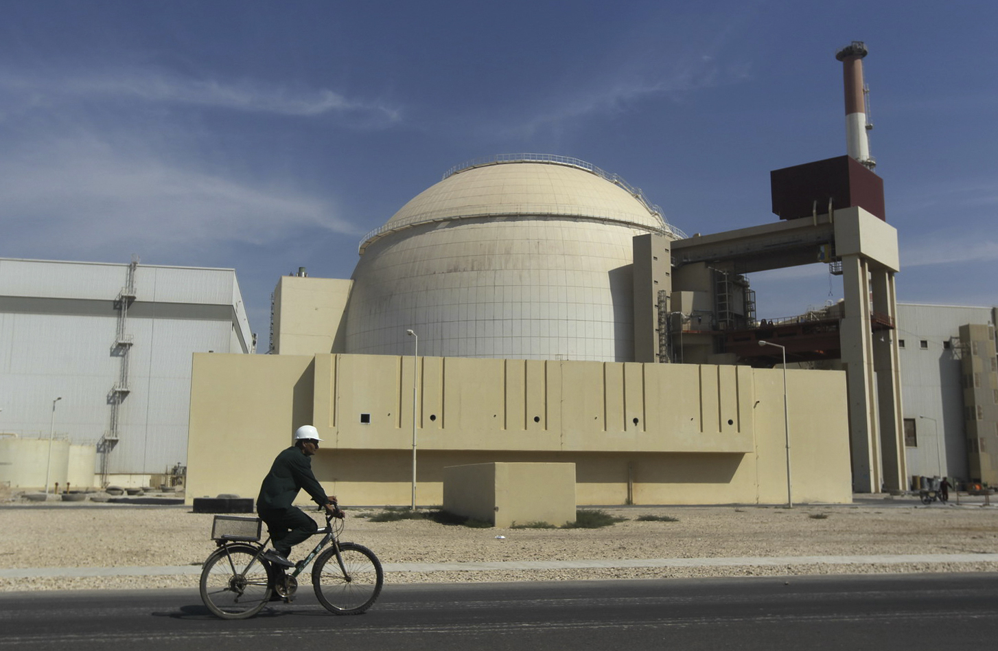 Iran threatens more uranium enrichment if no new nuke deal