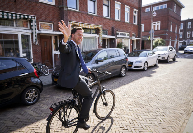  Dutch, UK polls open, starting 4 days of European elections