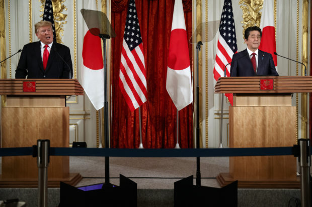  Trump breaks with Abe, says not bothered by NK missile tests