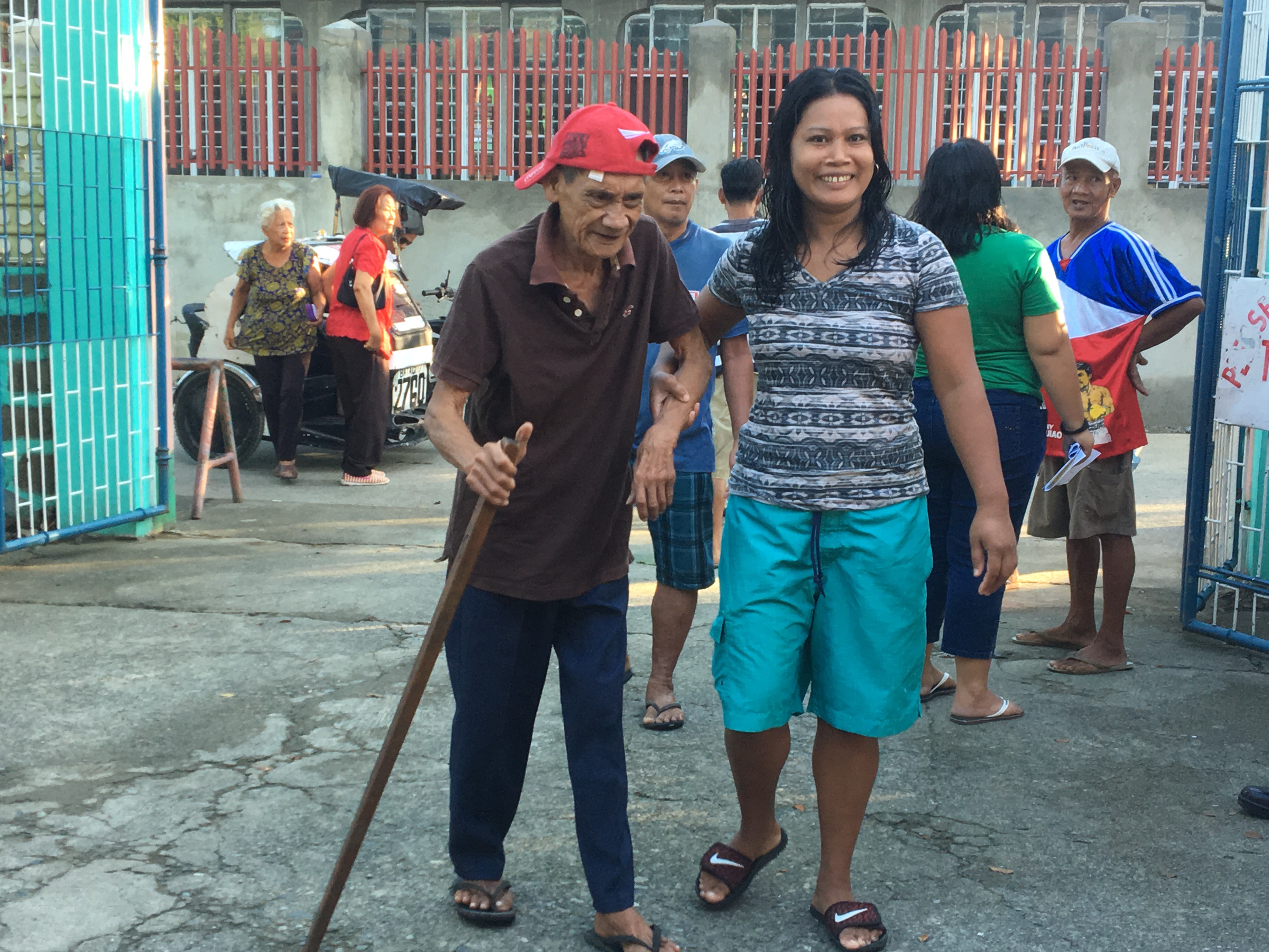 Senior citizens among early voters in Ilocos Norte