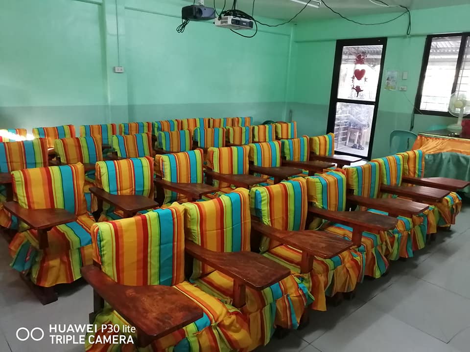 Feel at home: Teacher sews ‘comfy’ seat covers for students’ armchairs