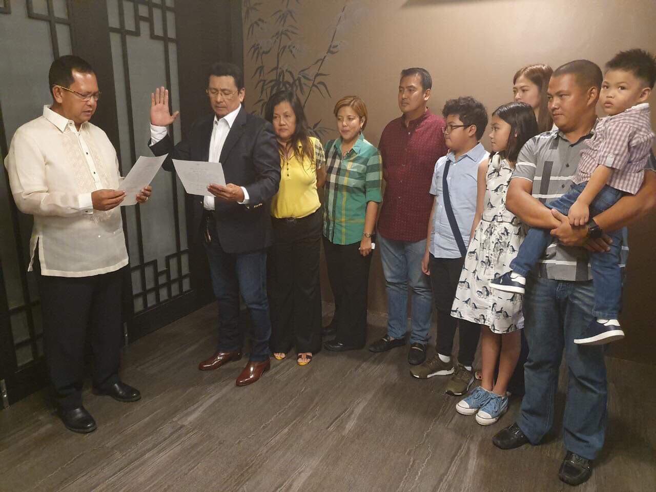 Senator-elect Lito Lapid takes oath in Bulacan