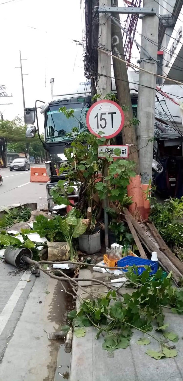 Trucks slams UN Avenue 2