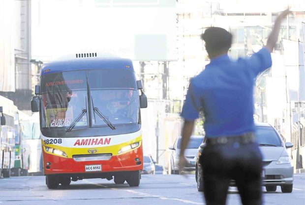 LTFRB, MMDA blame bus operators over confusion on window-hour scheme