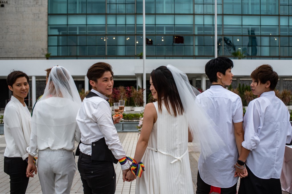 Same-sex couples attend an event to raise awareness of gay rights in Hong Kong on May 25, 2019, one day after Taiwan made history with Asia's first legal gay weddings. - The weddings, which came a week after lawmakers took the unprecedented decision to legalise gay marriage despite staunch conservative opposition, places Taiwan at the vanguard of the burgeoning gay rights movement in Asia. (Photo by Philip FONG / AFP)