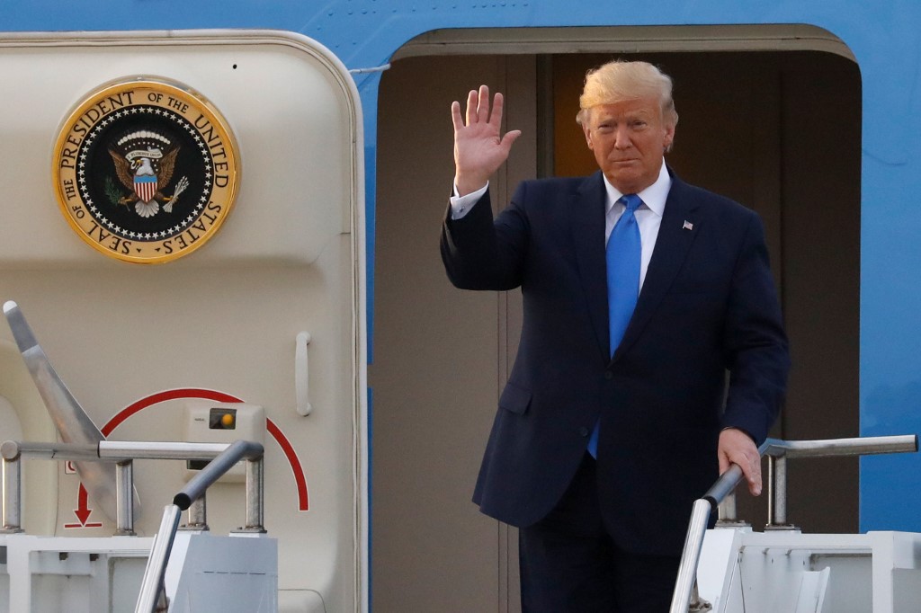 US President Donald Trump arrives at Osan Air Base in Pyeongtaek on June 29, 2019. - US President Donald Trump landed in South Korea on June 29 after inviting Kim Jong Un, the leader of nuclear-armed North Korea, to an impromptu meeting in the Demilitarized Zone that divides the peninsula. (Photo by KIM HONG-JI / POOL / AFP)