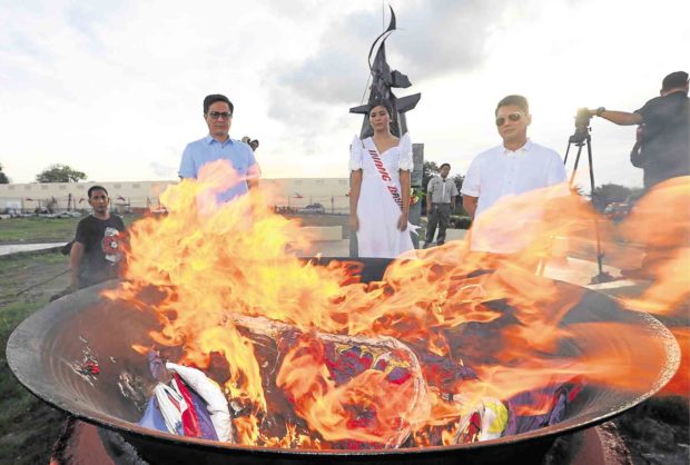 Old PH flags honored with solemn rite on eve of Independence Day