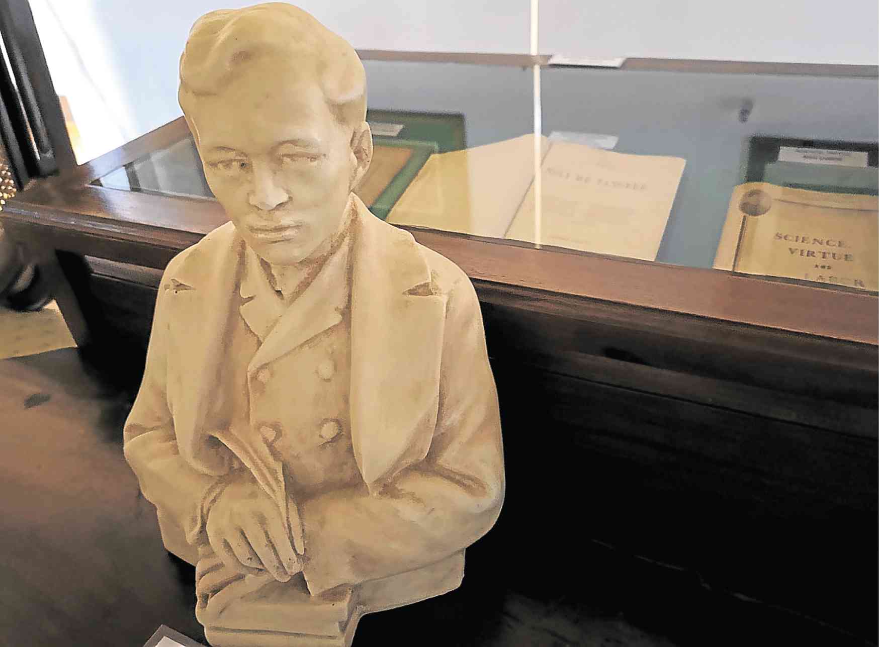 Rizal memorabilia find home in Baguio hotel