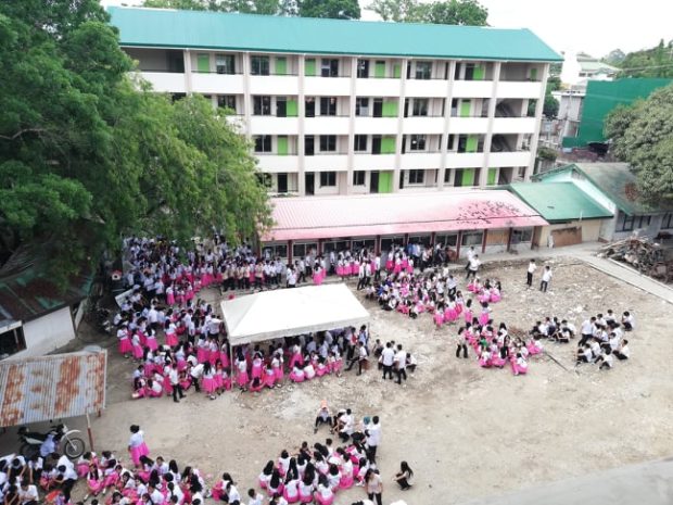 3,000 students 'duck, cover, hold' in Tagbilaran school