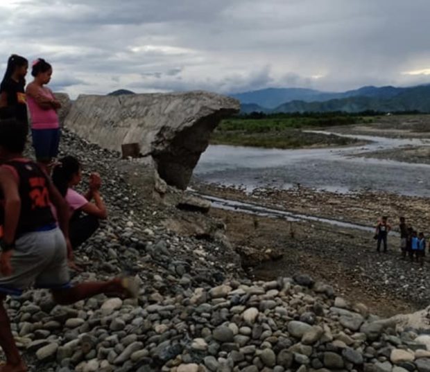 Collapsed dike kills 2 Nueva Vizcaya kids