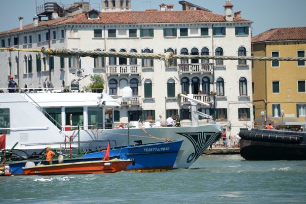  5 injured in Venice as cruise ship slams into tourist boat