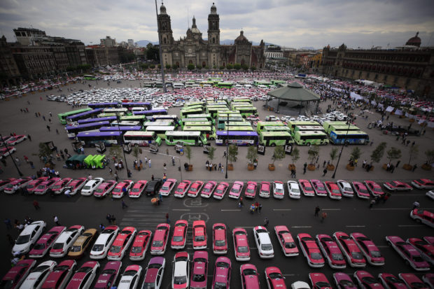 Taxi park-in jams Mexico City's Zocalo to protest ride apps