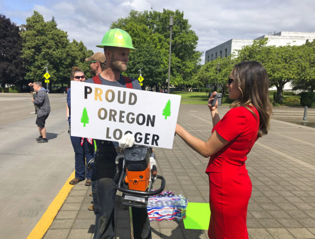 Militia threat shuts down Oregon Statehouse amid walkout