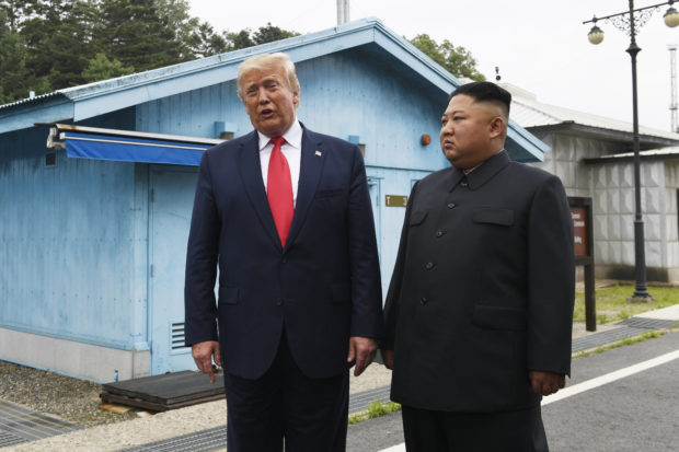  Trump becomes 1st sitting US leader to enter North Korea