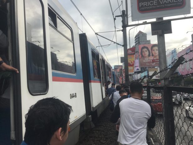 After 15 minutes, the passengers were made to alight from the train.     At the Guadalupe station, the passengers boarded another train some 10 minutes later. 