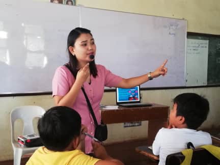 Tagbiliran teacher taps technology to tutor big class