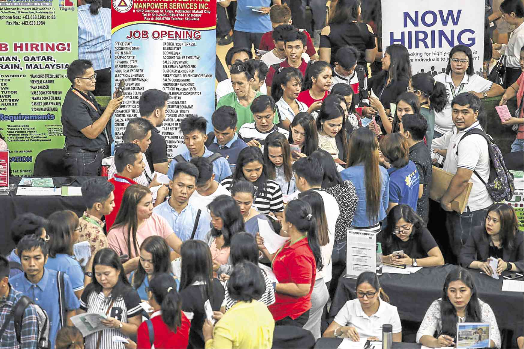 Law waives gov’t fees for first-time jobseekers