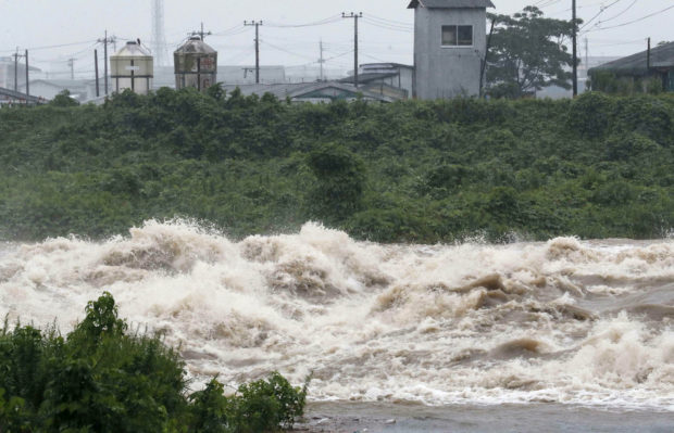  Heavy rain in south Japan causes flood, mudslides; 4 injured