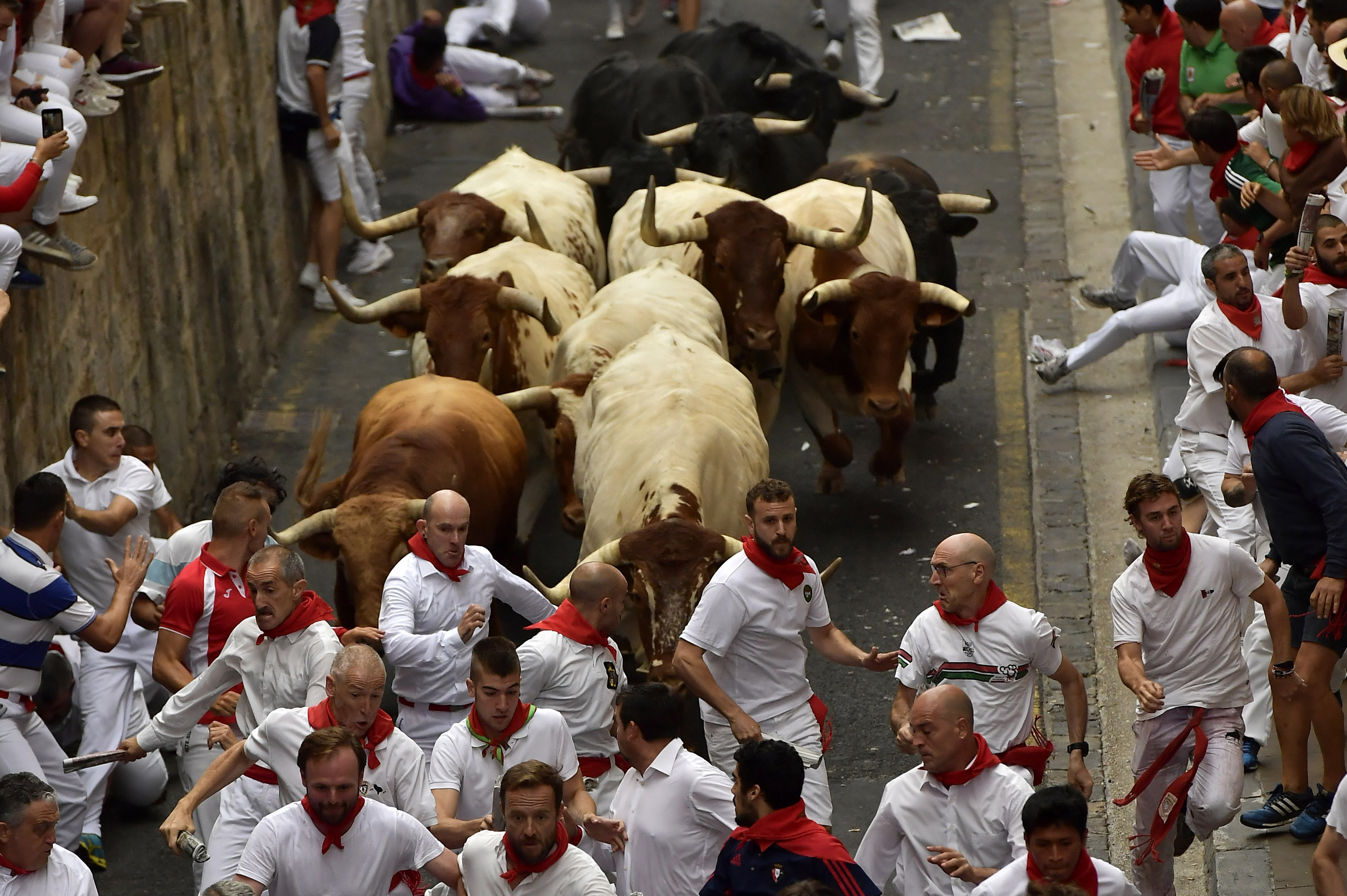 3 runners gored racing with bulls at Pamplona’s festival Inquirer News