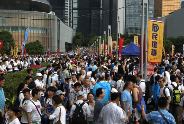  Hong Kong police seize explosives as rival camps rally