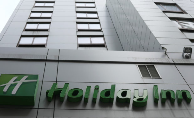  Holiday Inn owner to ditch mini shampoos to save seas