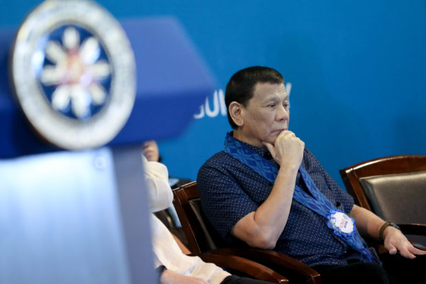 Duterte kneeling, praying to God: Spare us from ISIS