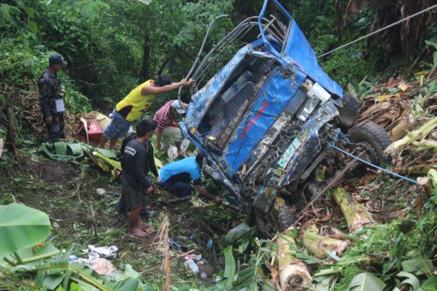 7 killed as truck plunges into ravine in Ifugao