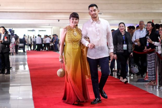 From glitz and glam to bold statements: Fashion in Sona 2019’s red carpet
