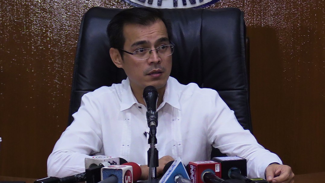 Isko Moreno wants stricter implementation of security protocol in banks, pawnshops