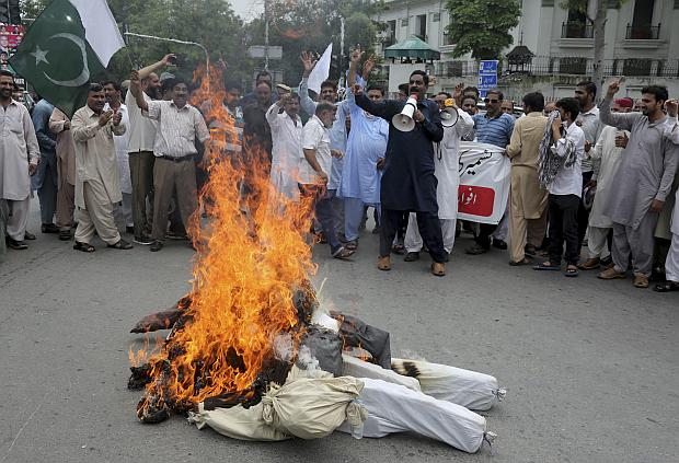 Pakistani clerks demonstration in support of Kashmir