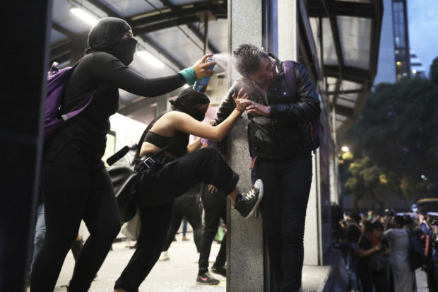 Protesters attack communter in Mexico City