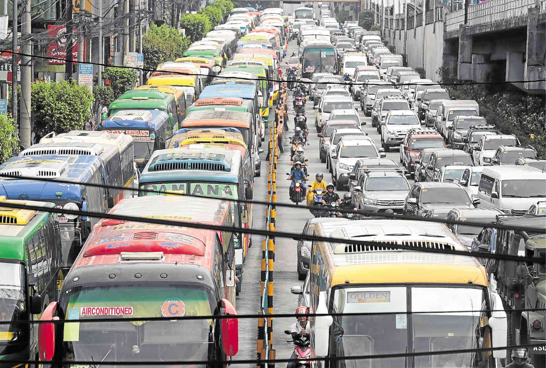 Obstruction of traffic is top violation of bus drivers in NCR in 2019 — MMDA