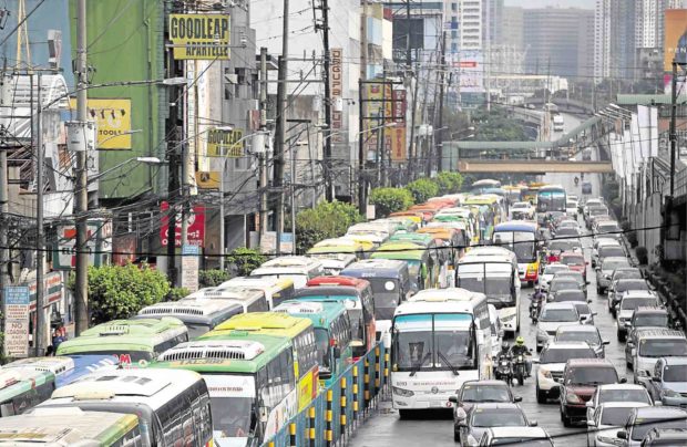 MMDA puts on hold dry run for Edsa bus ban