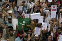 Indian authorities begin easing clampdown in Kashmir