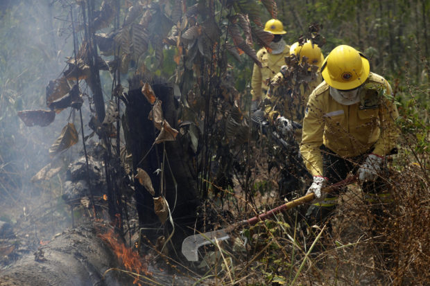  G7 leaders vow to help Brazil fight fires, repair damage