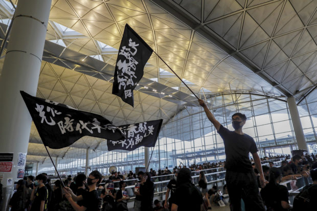 Hong Kong airport shuts down amid pro-democracy protest