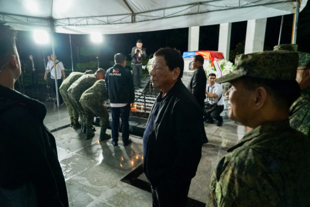 ‘Night person’ Duterte visits Heroes’ Cemetery late-night hour of Aug 26