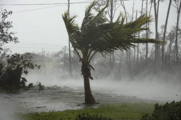  Dorian triggers massive flooding in Bahamas; at least 5 dead