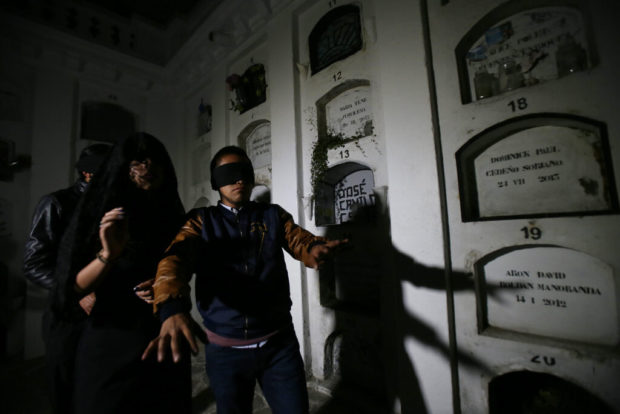 In Ecuador, a nighttime crypt visit for the morbidly curious