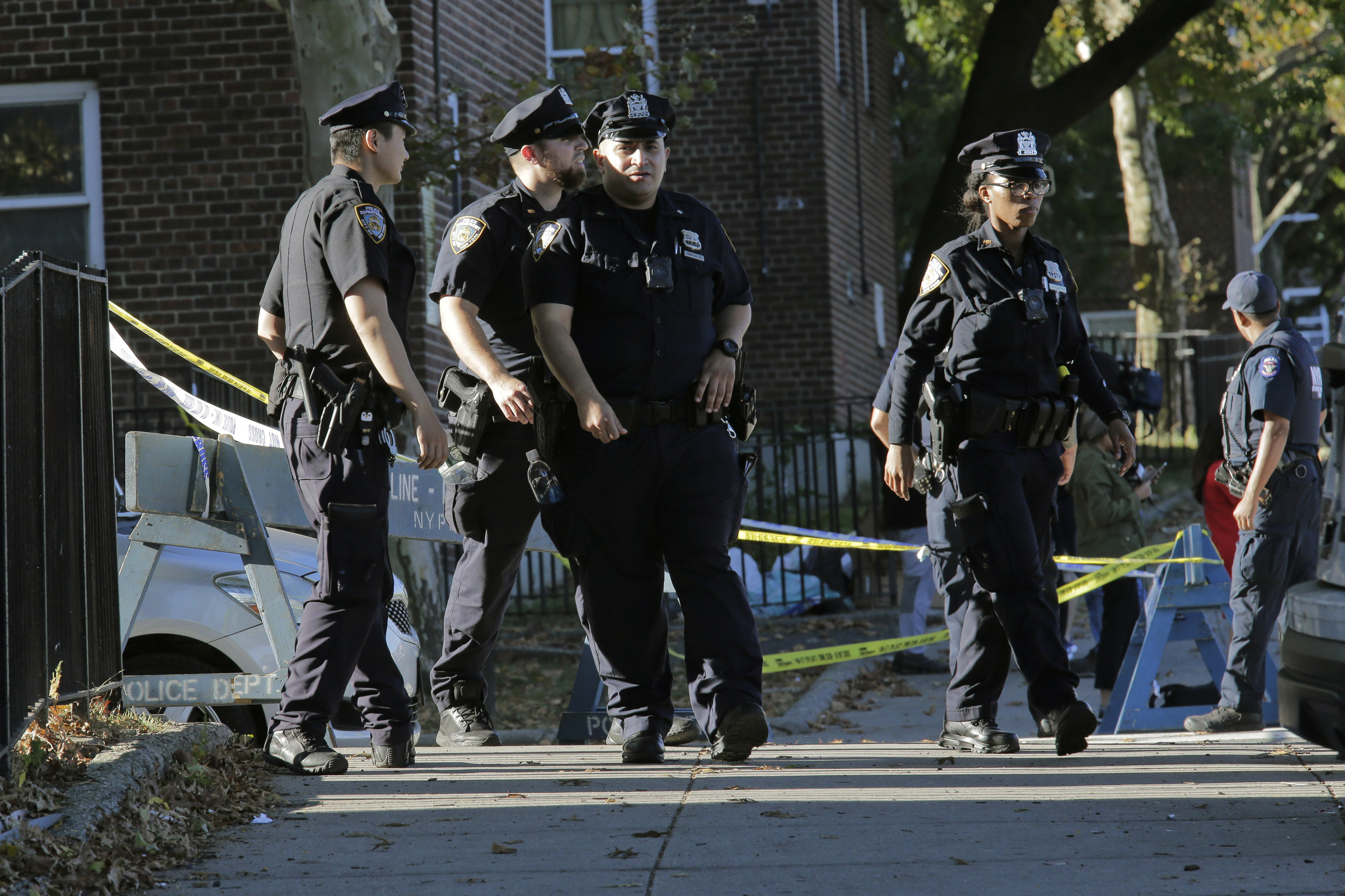 NEW YORK - A New York City police officer grappling with an armed man died ...