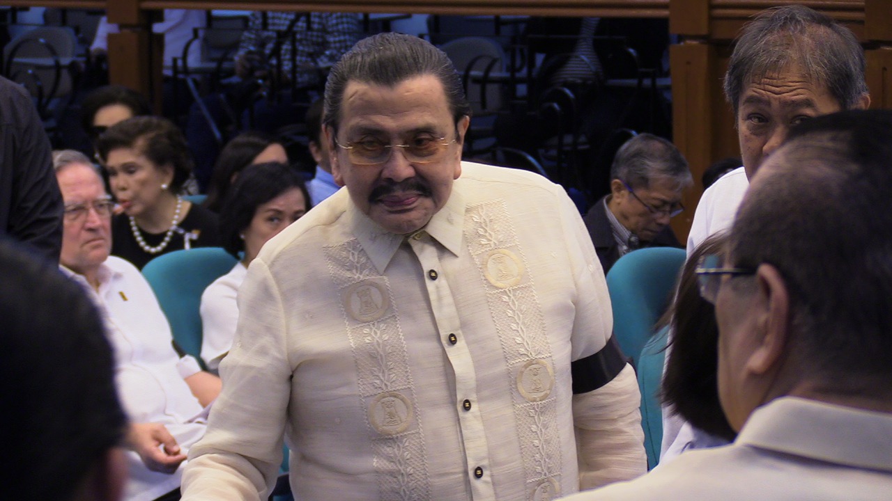 Ombudsman Samuel Martires may proceed with his investigation of the bank accounts of former President Joseph “Erap” Estrada and several others, according to the Supreme Court.